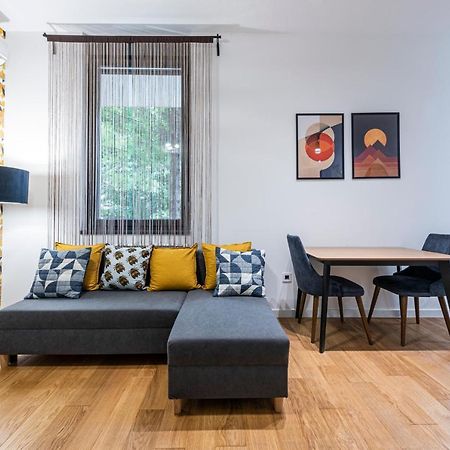 Vertigo Modern Studio-Free Private Parking-Fast Wi-Fi 노비사드 외부 사진