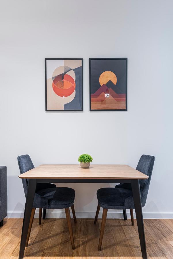 Vertigo Modern Studio-Free Private Parking-Fast Wi-Fi 노비사드 외부 사진