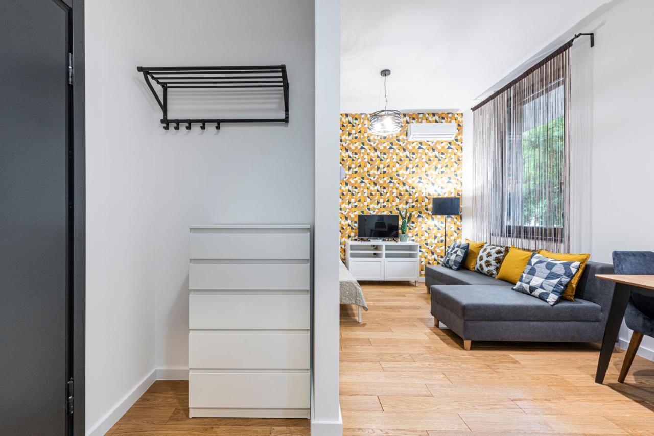 Vertigo Modern Studio-Free Private Parking-Fast Wi-Fi 노비사드 외부 사진