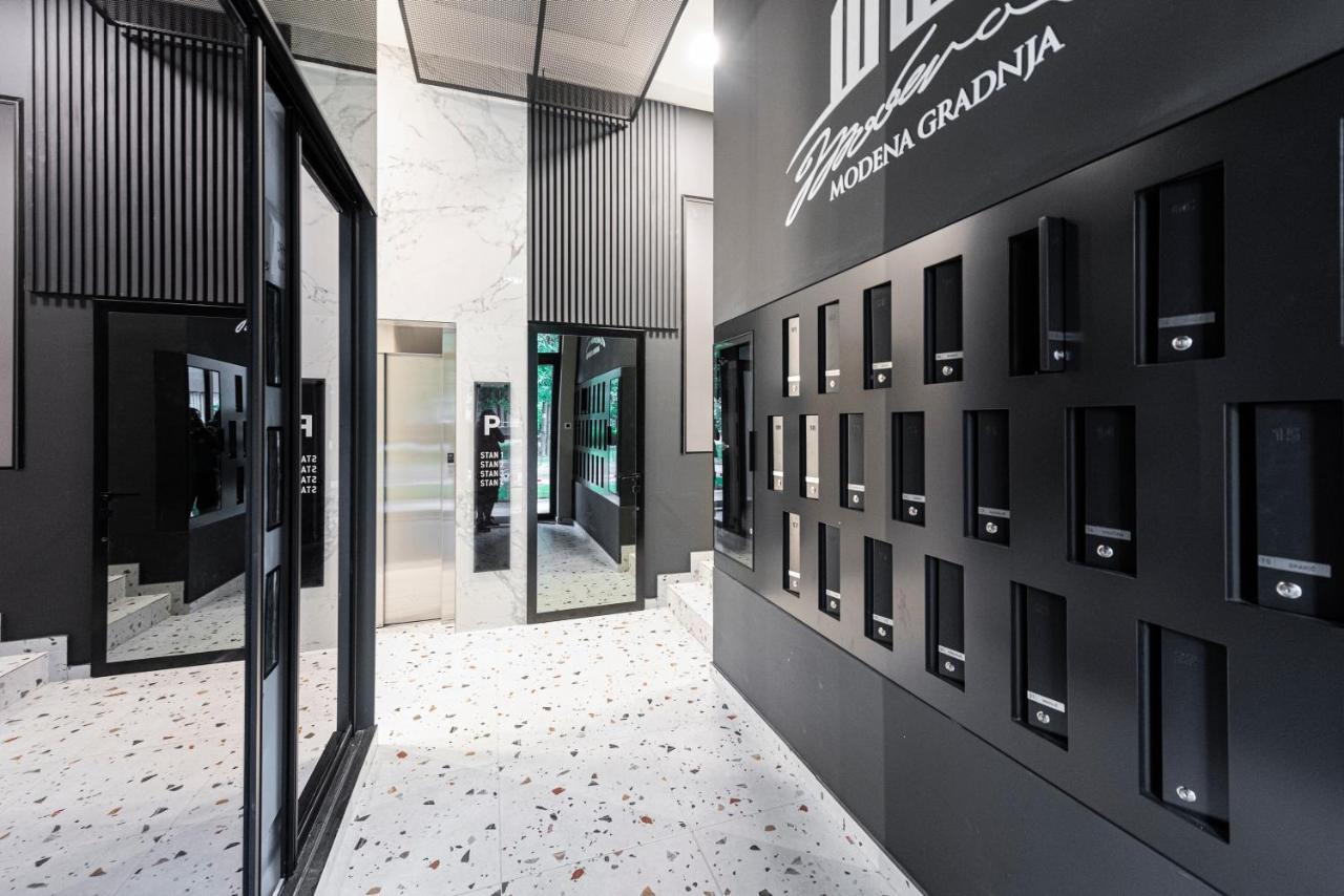 Vertigo Modern Studio-Free Private Parking-Fast Wi-Fi 노비사드 외부 사진
