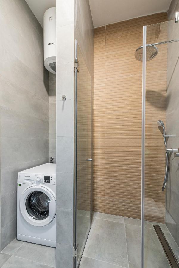 Vertigo Modern Studio-Free Private Parking-Fast Wi-Fi 노비사드 외부 사진