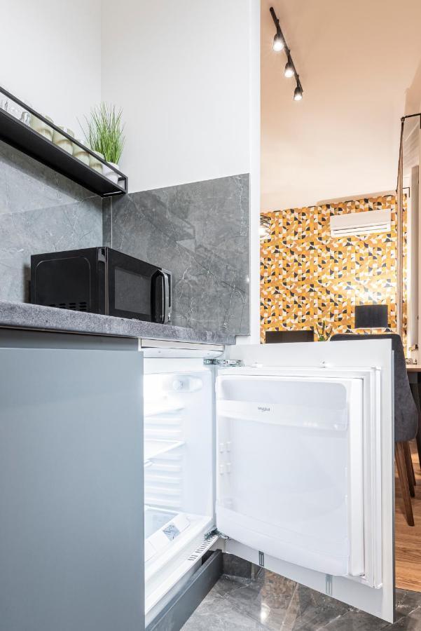 Vertigo Modern Studio-Free Private Parking-Fast Wi-Fi 노비사드 외부 사진