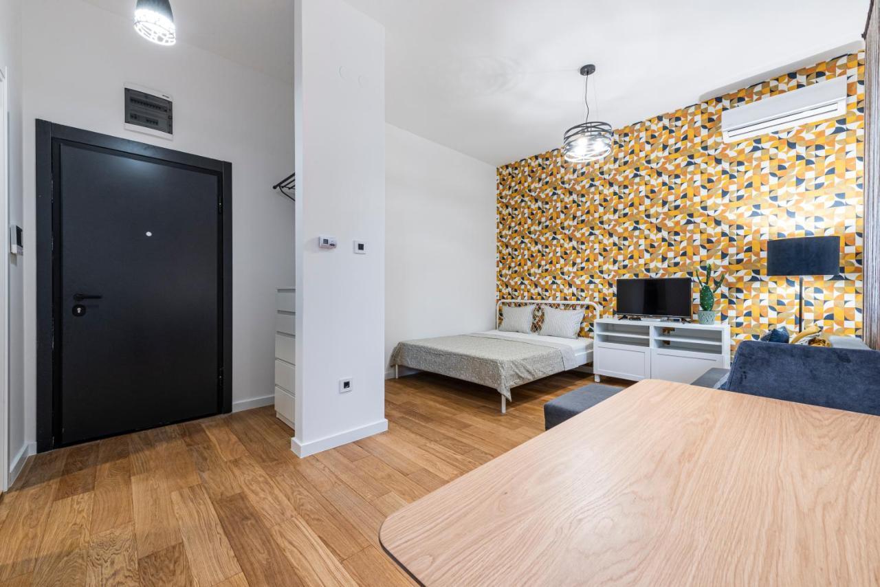 Vertigo Modern Studio-Free Private Parking-Fast Wi-Fi 노비사드 외부 사진