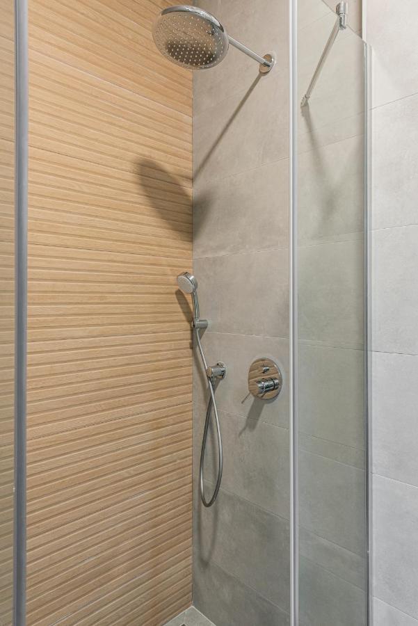 Vertigo Modern Studio-Free Private Parking-Fast Wi-Fi 노비사드 외부 사진