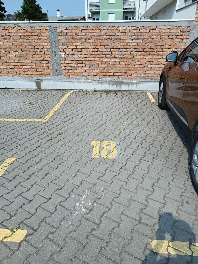 Vertigo Modern Studio-Free Private Parking-Fast Wi-Fi 노비사드 외부 사진